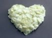 Tapety na plochu - White petals heart