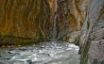 Tapety na plochu - River through rocks
