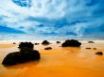Tapety na plochu - Rocks on the  beach